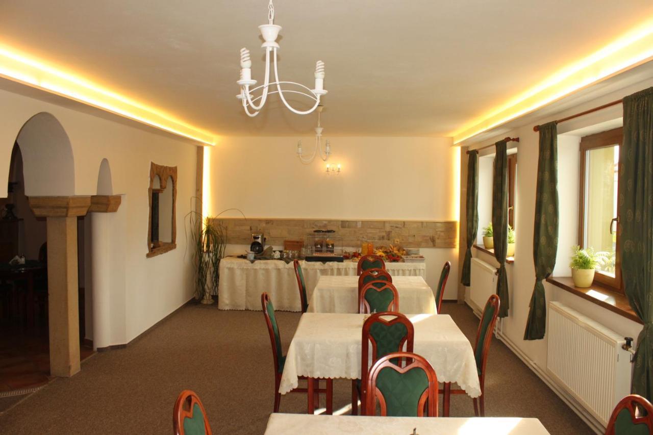 Hotel Zlaty Lev Svitavy Zewnętrze zdjęcie